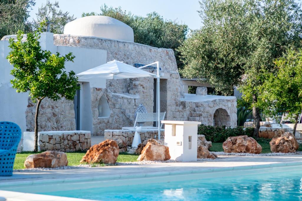 Bazén v ubytování B&B Trulli Moonlight da Grace nebo v jeho okolí