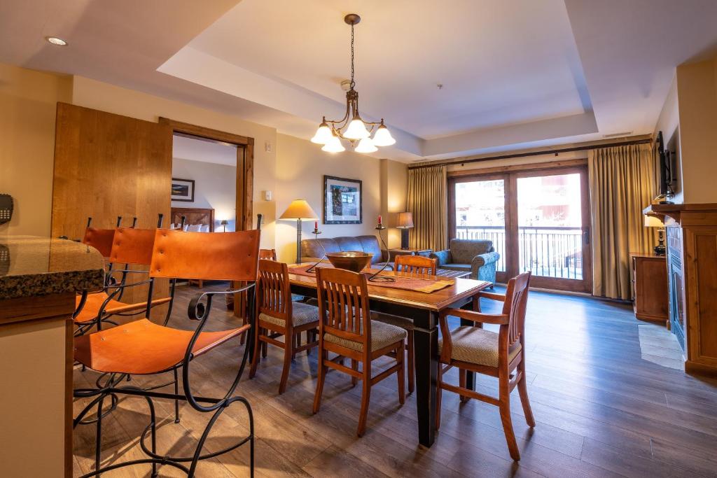 Two Bedroom Condo with a Balcony in Mountaineer Square condo