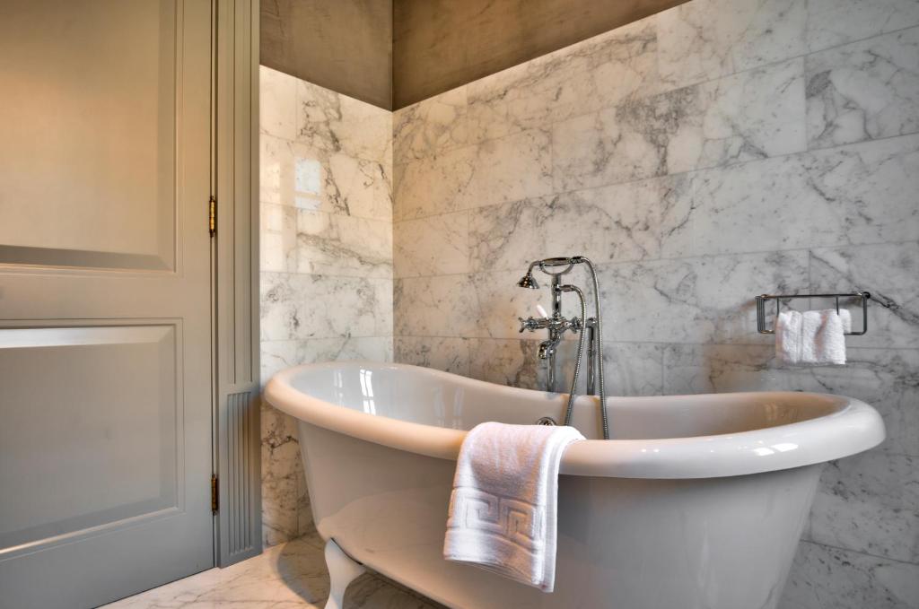 10 Strait Street Apartments - 18