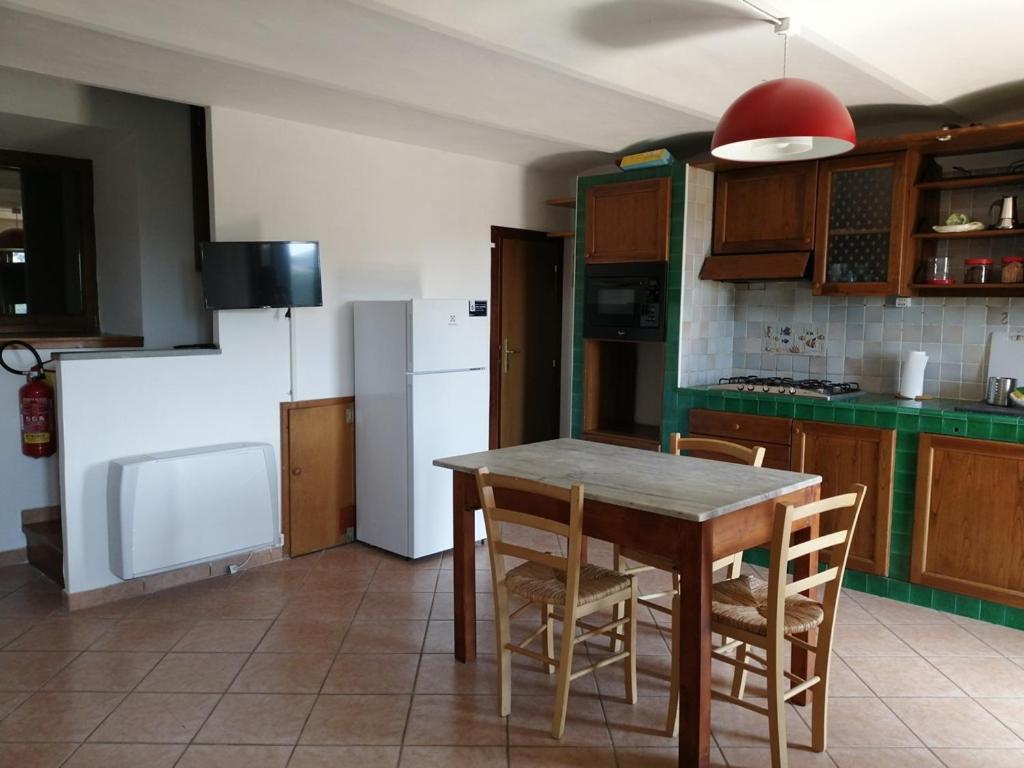 Kuchyňa alebo kuchynka v ubytovaní Casa Gianfranco Millepapaverirossi
