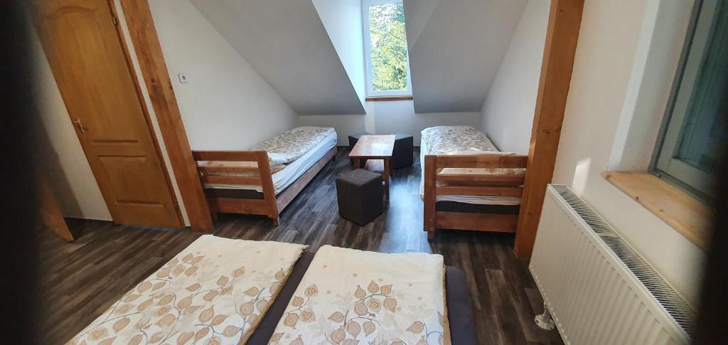 Postel nebo postele na pokoji v ubytování Fehérkőlápa Turistaház Panzió