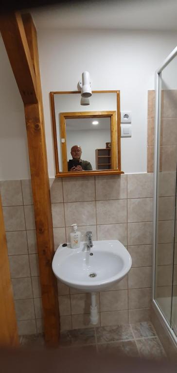 Koupelna v ubytování Fehérkőlápa Turistaház Panzió