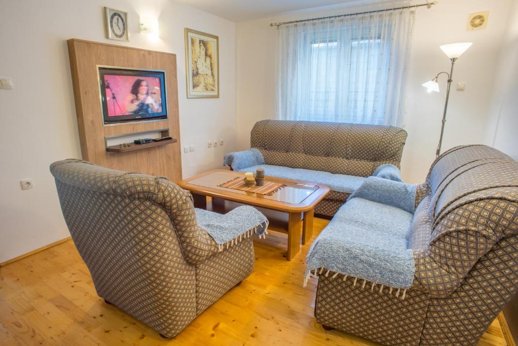 a living room with two chairs and a table at Knežević Apartment in Žabljak