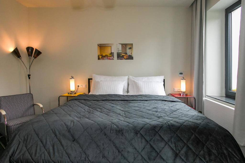 Postel nebo postele na pokoji v ubytování Hotel & Gallery Kopacka
