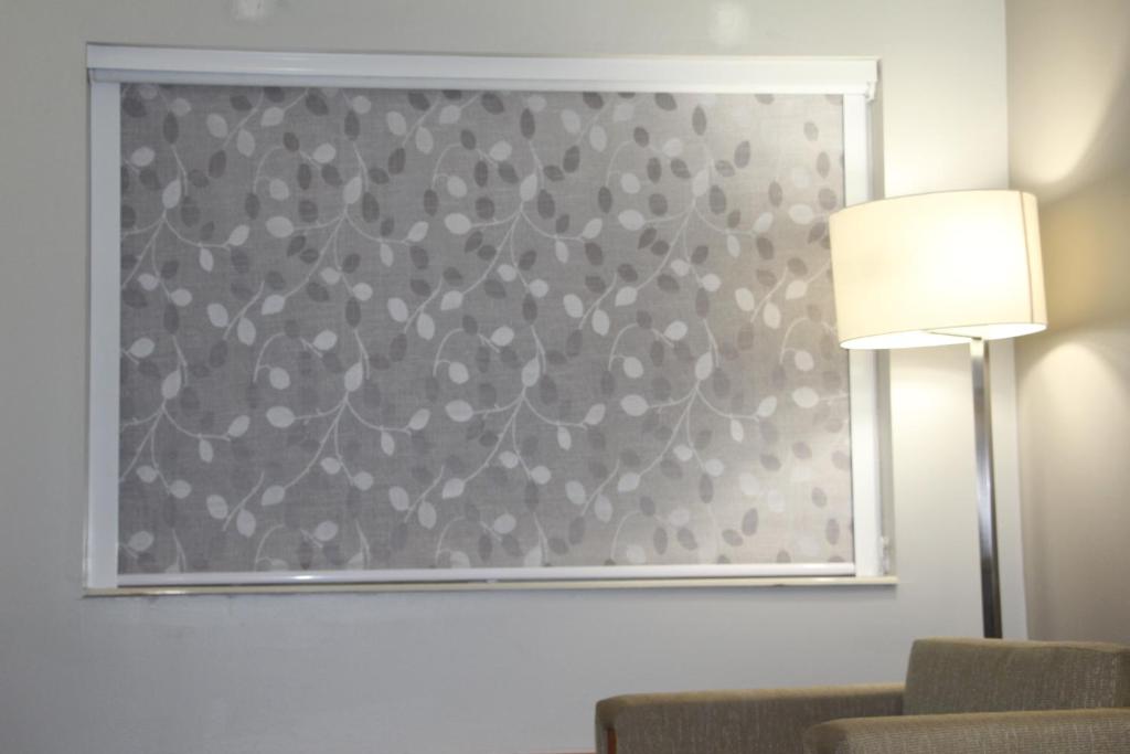Westbridge Inn & Suites - Deluxe King Suite
