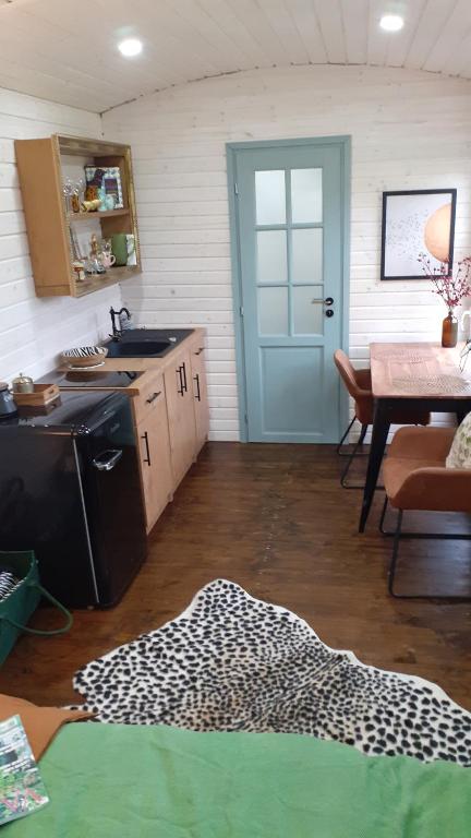 Kuchyň nebo kuchyňský kout v ubytování Designový Tiny house(minidomeček) U Mluvících kamenů