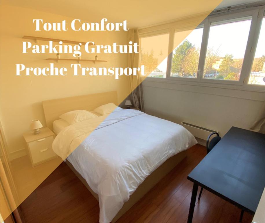 Postel nebo postele na pokoji v ubytování Chambre calme (Mercure) - proche Paris et TGV