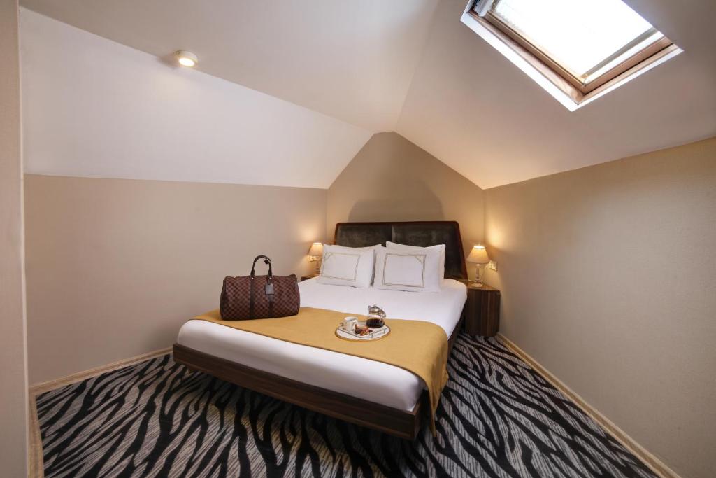 Postel nebo postele na pokoji v ubytování Almina Hotel - Special Class