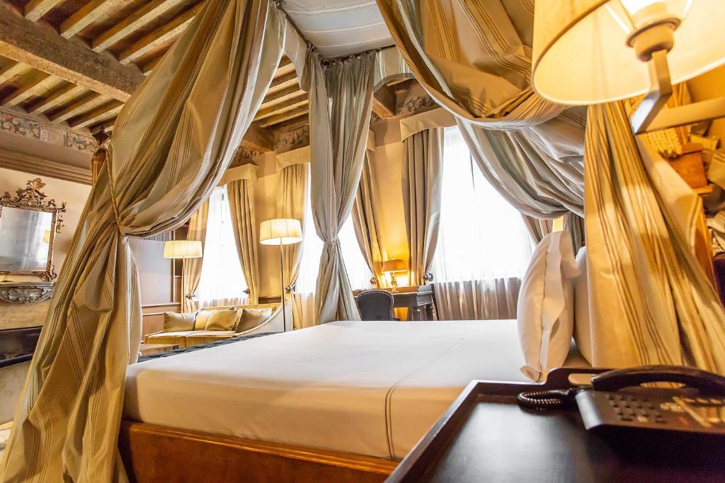 Postel nebo postele na pokoji v ubytování Palazzo Righini