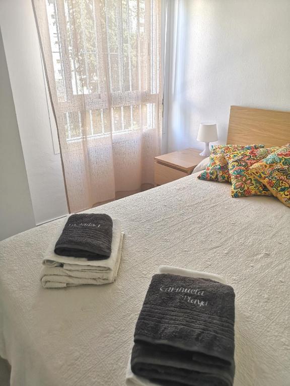 Łóżko lub łóżka w pokoju w obiekcie Carihuela Playa Los Nidos 1