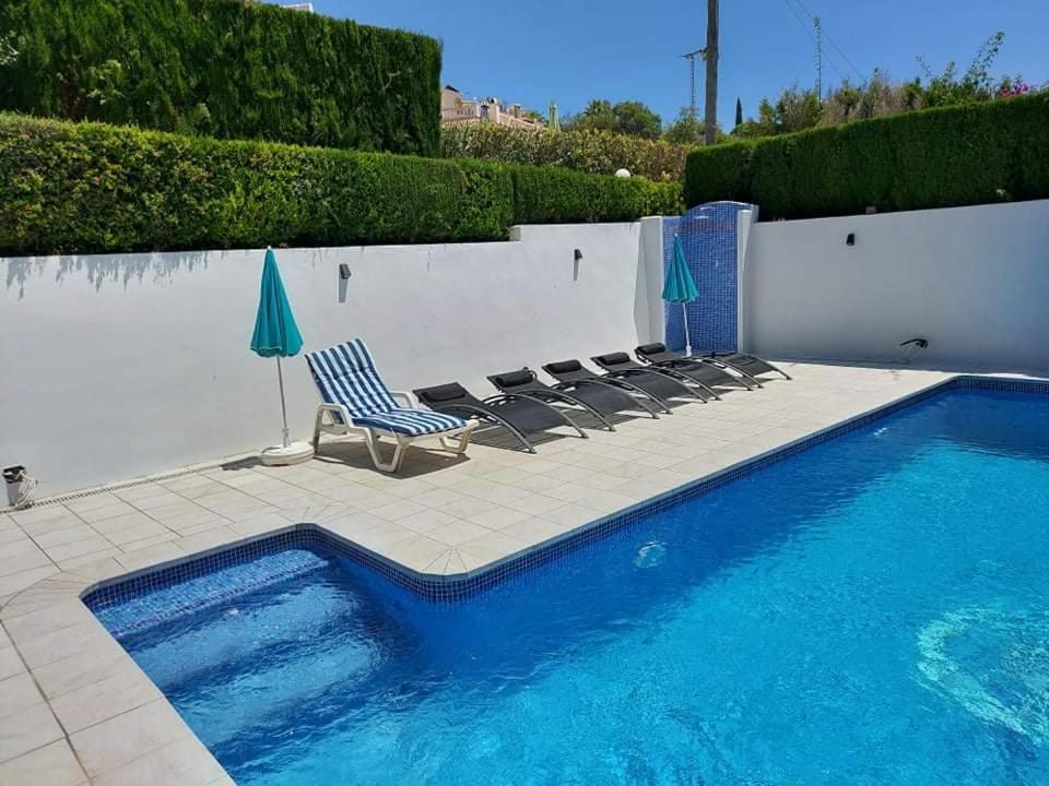 a swimming pool with chaise lounge chairs and a swimming pool at casa DOBRADA in Benissa