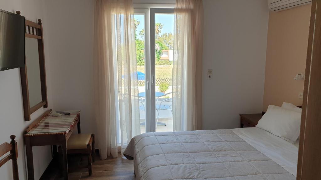 Postel nebo postele na pokoji v ubytování Miros Hotel Apartments