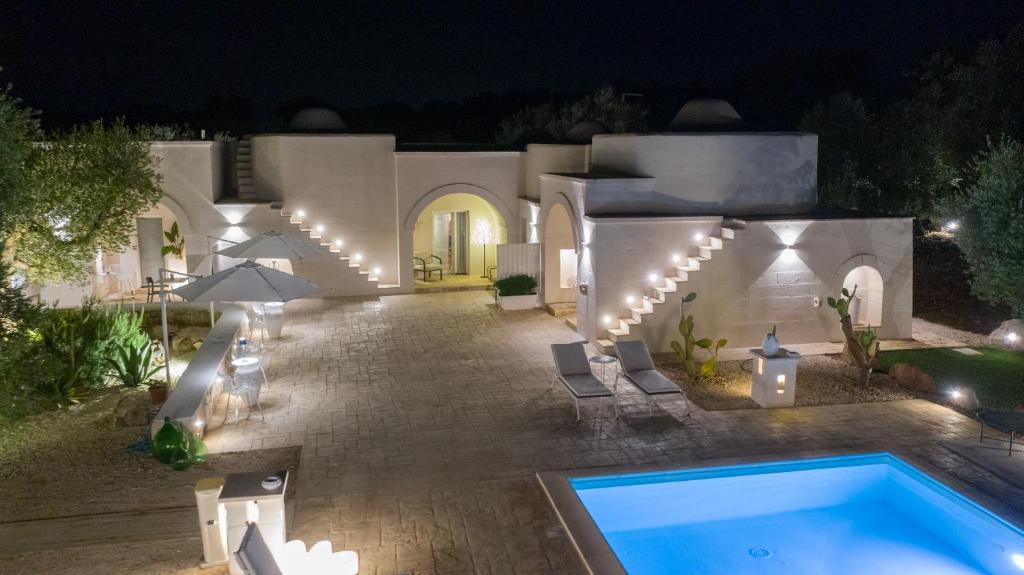 Bazén v ubytování B&B Trulli Moonlight da Grace nebo v jeho okolí
