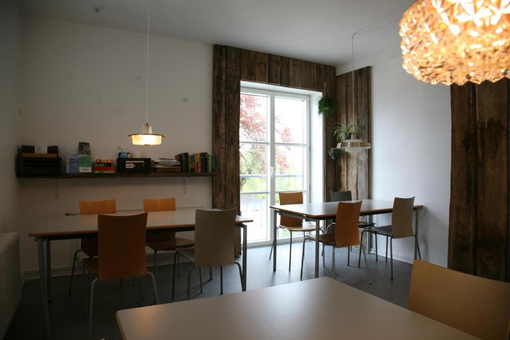 Restaurace v ubytování Nexø Modern Hostel. Private Rooms