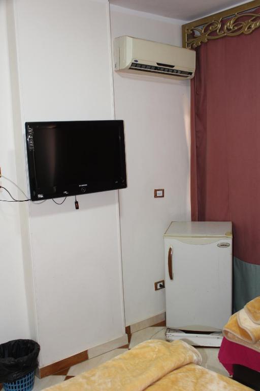 TV a/nebo společenská místnost v ubytování Tiba Hotel