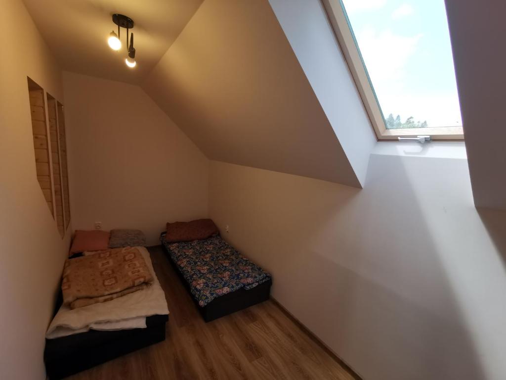 Postel nebo postele na pokoji v ubytování Schronisko młodzieżowe w Jabłonkach