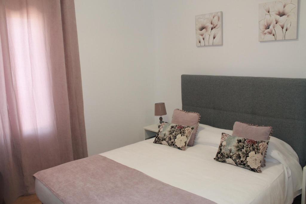 מיטה או מיטות בחדר ב-Girassol Alojamento Local