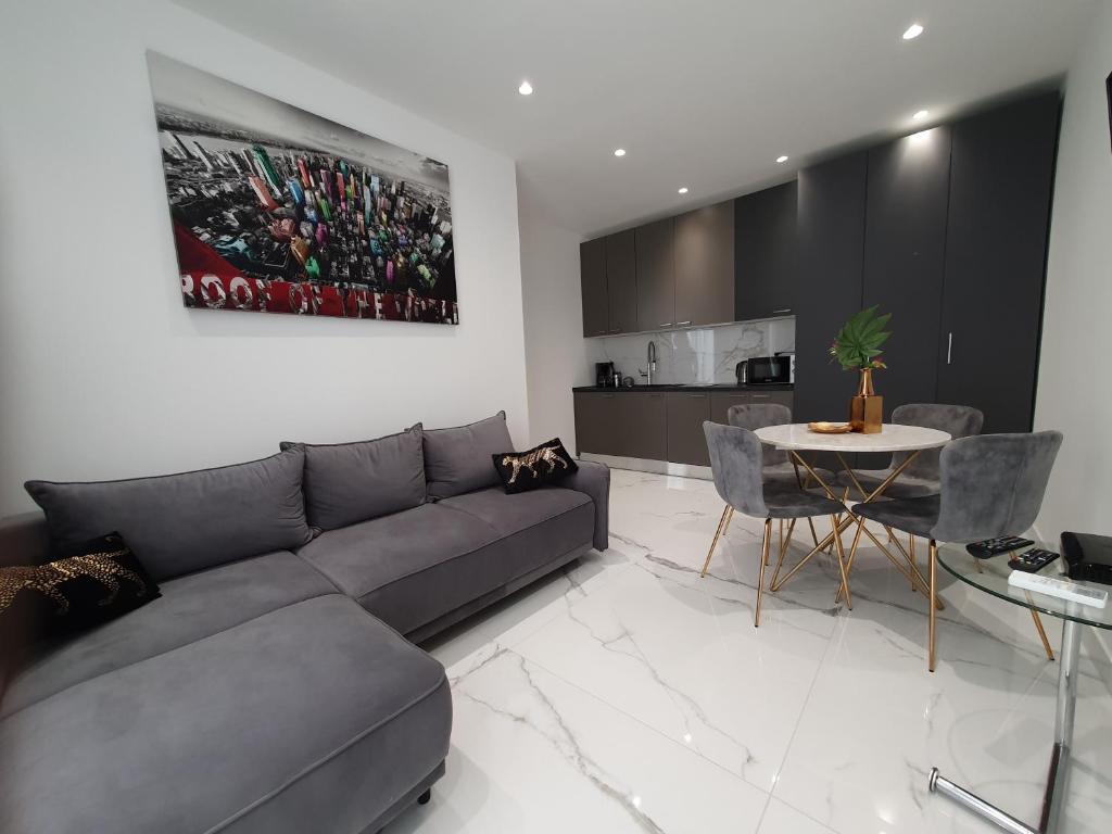 Kuchyň nebo kuchyňský kout v ubytování Apartmani Lavin
