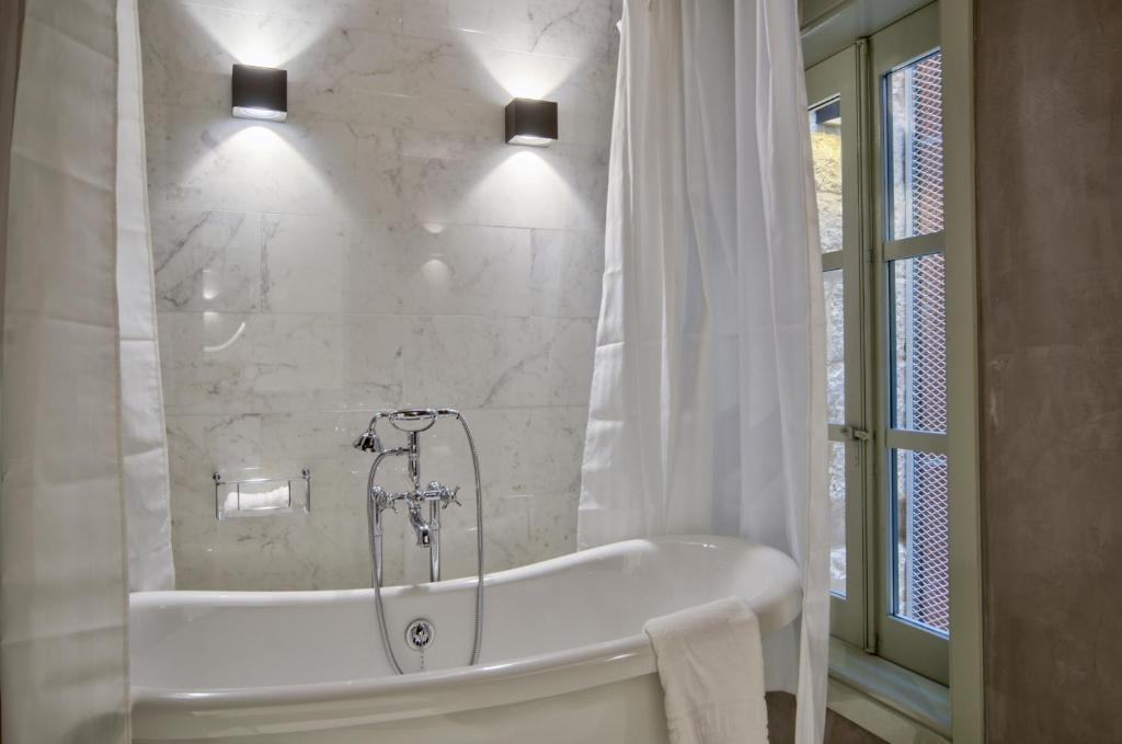 10 Strait Street Apartments - 5