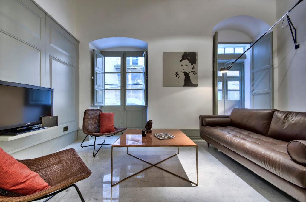 10 Strait Street Apartments - 1