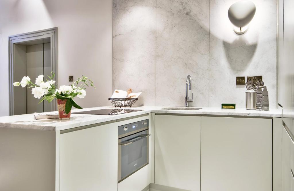 10 Strait Street Apartments - 6