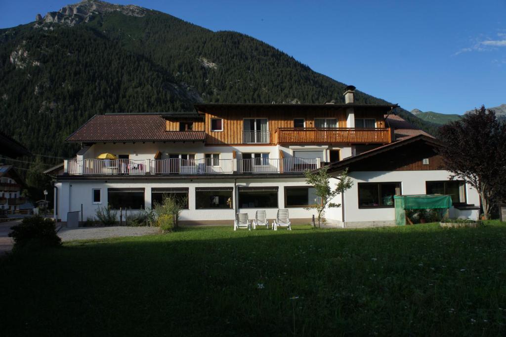 a large house with two chairs in front of it at Appartements Gärtner in Bichlbach