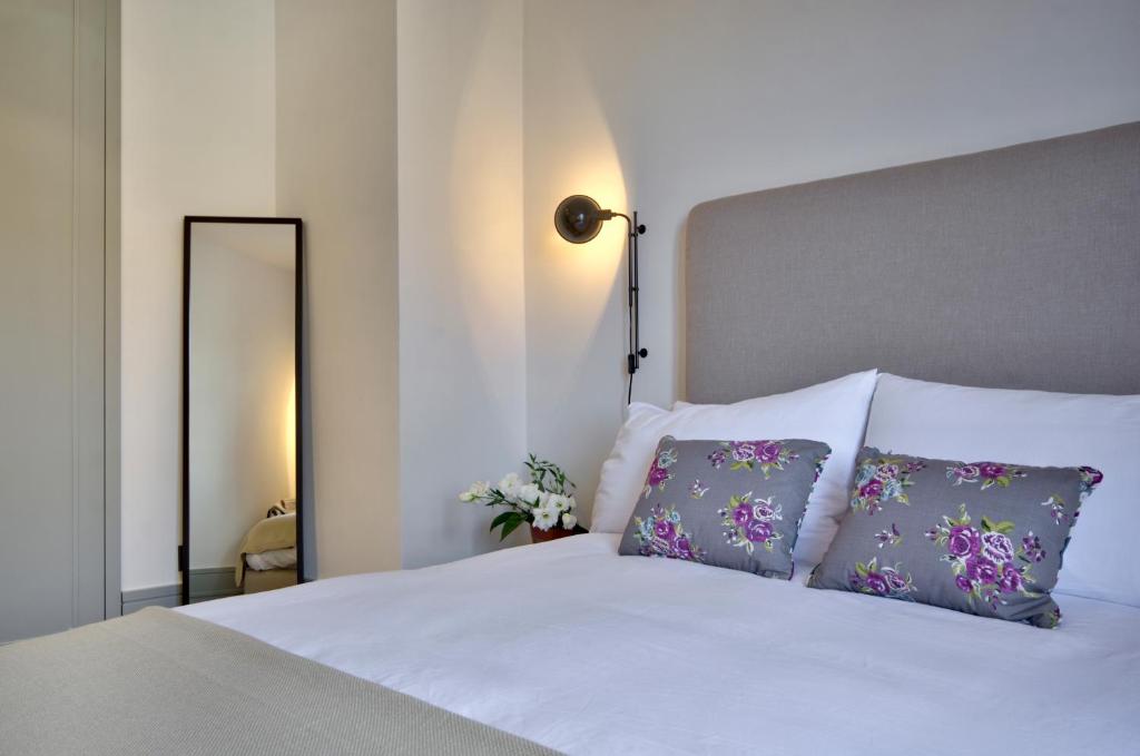 10 Strait Street Apartments - 12