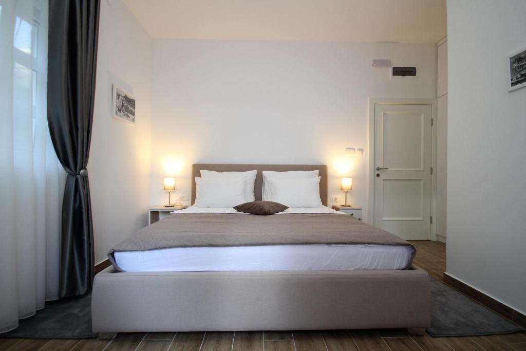 Postel nebo postele na pokoji v ubytování Skala luxury rooms