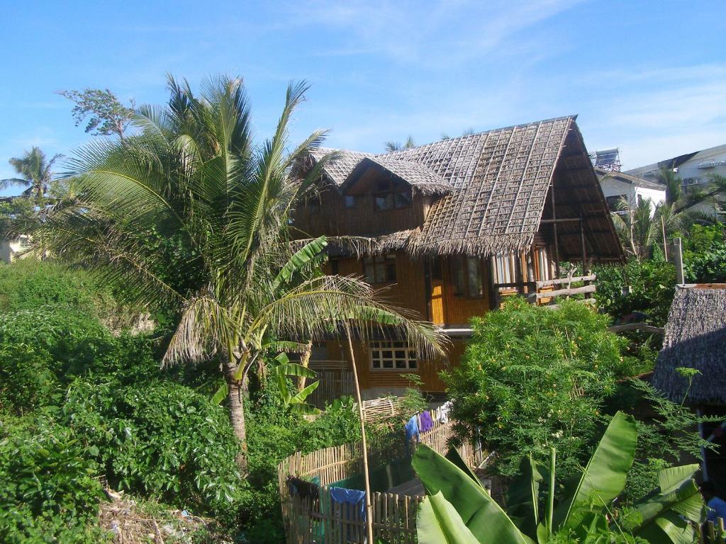 Zahrada ubytování Paras Inn Boracay