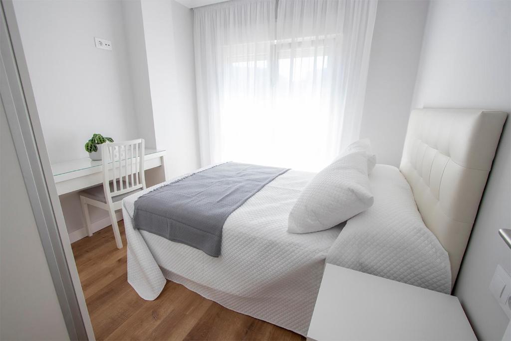 Łóżko lub łóżka w pokoju w obiekcie Precioso apartamento en Marín.