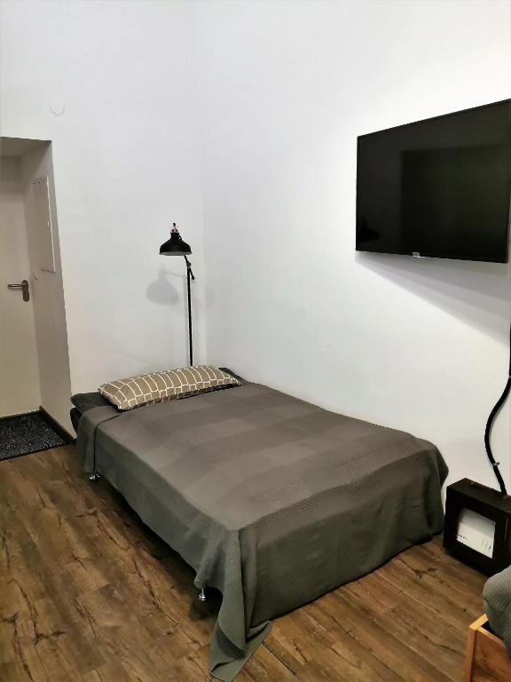 Televízia a/alebo spoločenská miestnosť v ubytovaní Industrial Studio am Neuen Dom