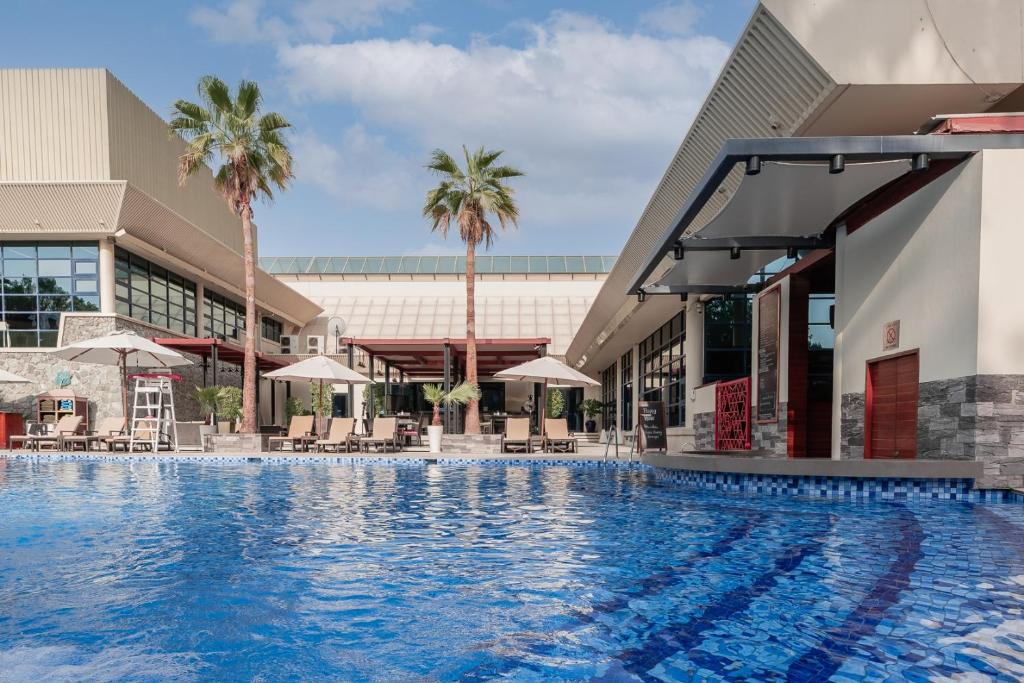 Bazén v ubytování Jumeirah Creekside Dubai nebo v jeho okolí
