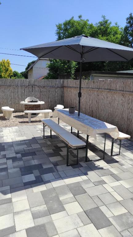 Patio nebo venkovní prostory v ubytování Korzó Apartman Velence