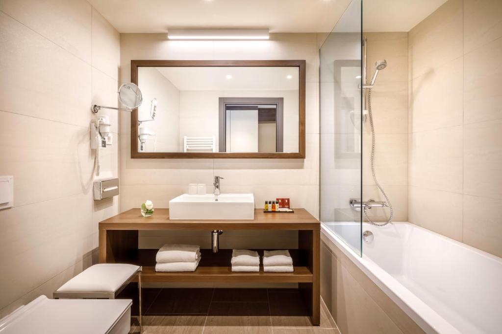 Een badkamer bij Remisens BEL MORETTO - Hotel Metropol Annexe