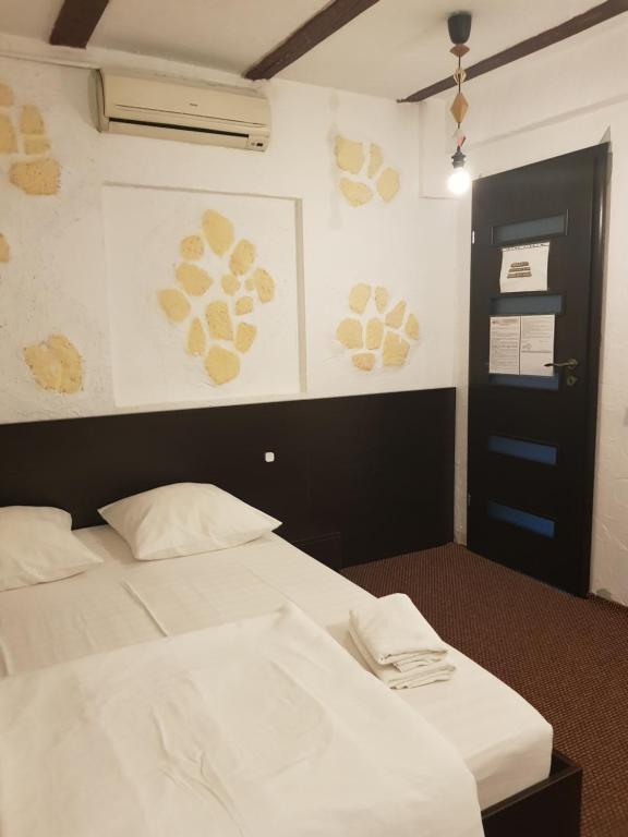 Postel nebo postele na pokoji v ubytování Mpoint Motel
