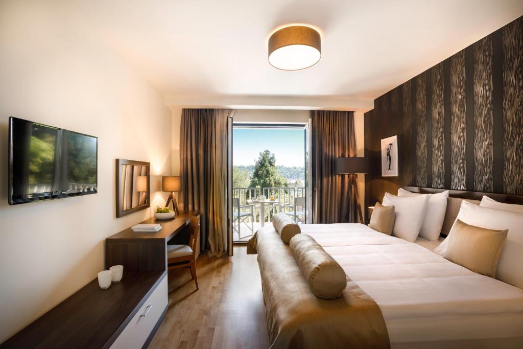 Een bed of bedden in een kamer bij Remisens BEL MORETTO - Hotel Metropol Annexe