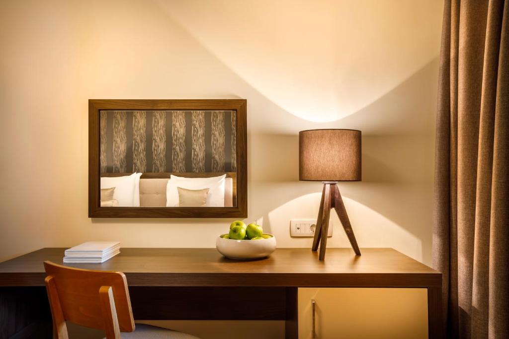Een bed of bedden in een kamer bij Remisens BEL MORETTO - Hotel Metropol Annexe