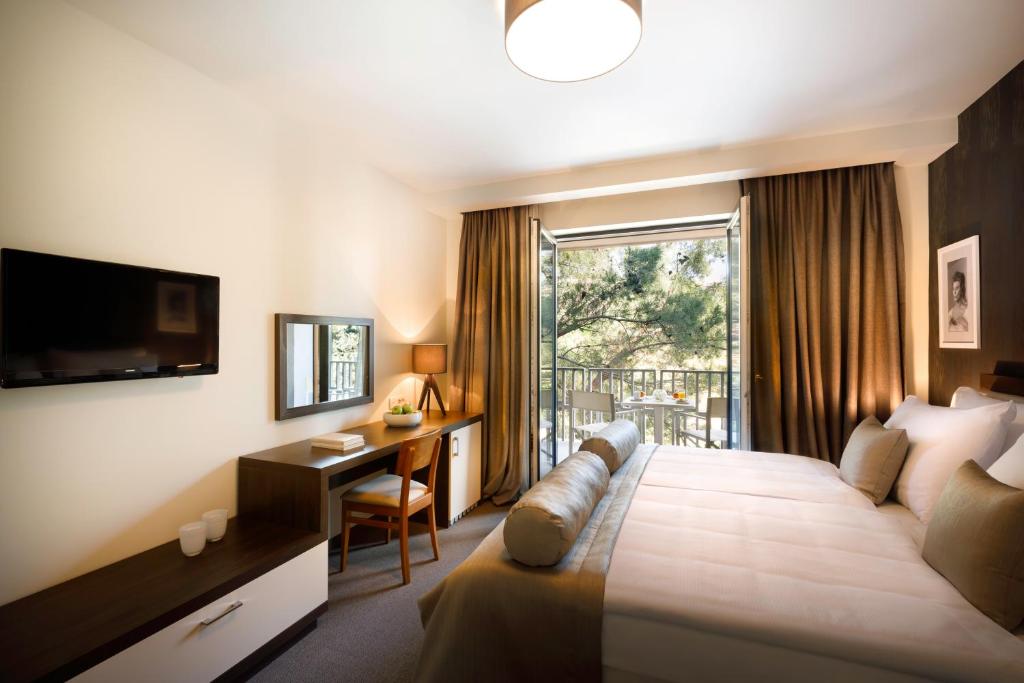 Een TV en/of entertainmentcenter bij Remisens BEL MORETTO - Hotel Metropol Annexe
