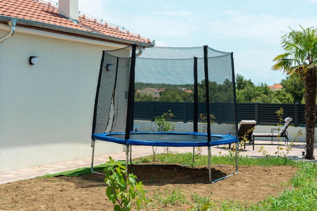 Stolní tenis v ubytování Luxury Villa Rita Regina with heated pool near the sea- by TA Leut Agency nebo okolí