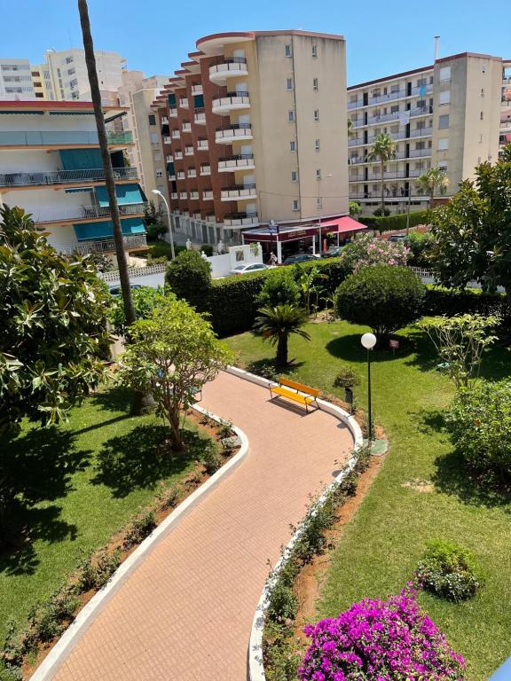 A garden outside Apartamento Cantabria 23 2-24