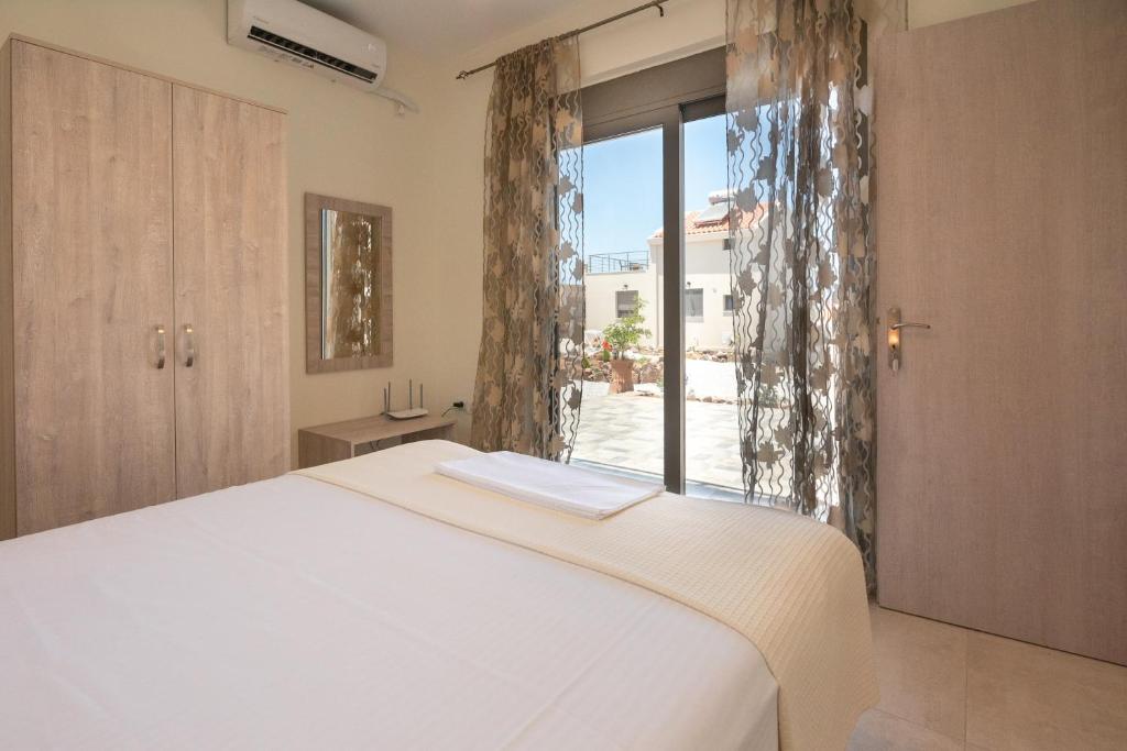 Postel nebo postele na pokoji v ubytování Pink Sand Villas