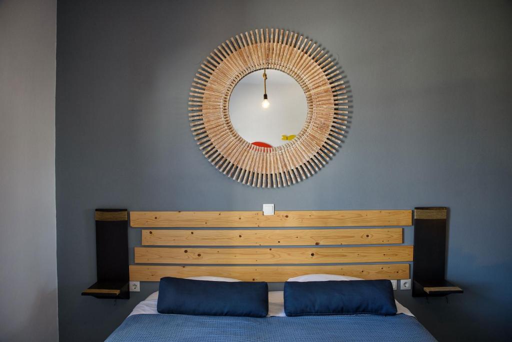 Postel nebo postele na pokoji v ubytování Ragoussis Sweet Rooms