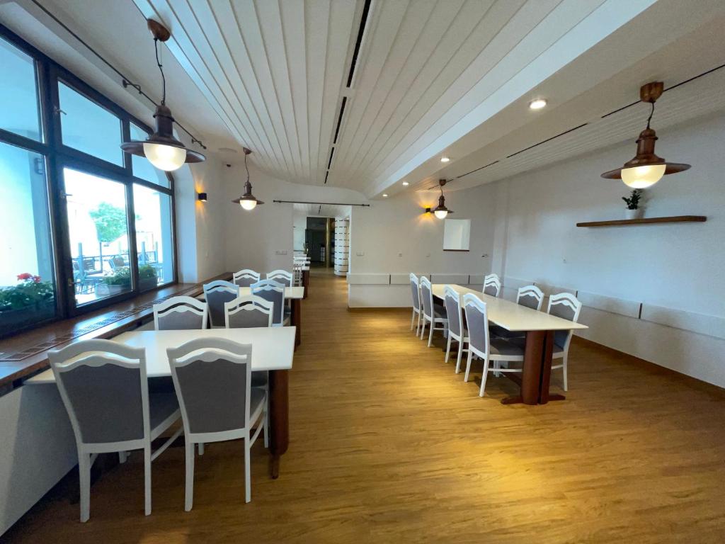 Restaurace v ubytování Hotel Laguna & restaurant
