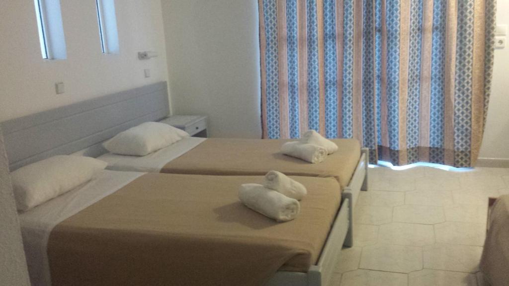 A bed or beds in a room at Summer Days
