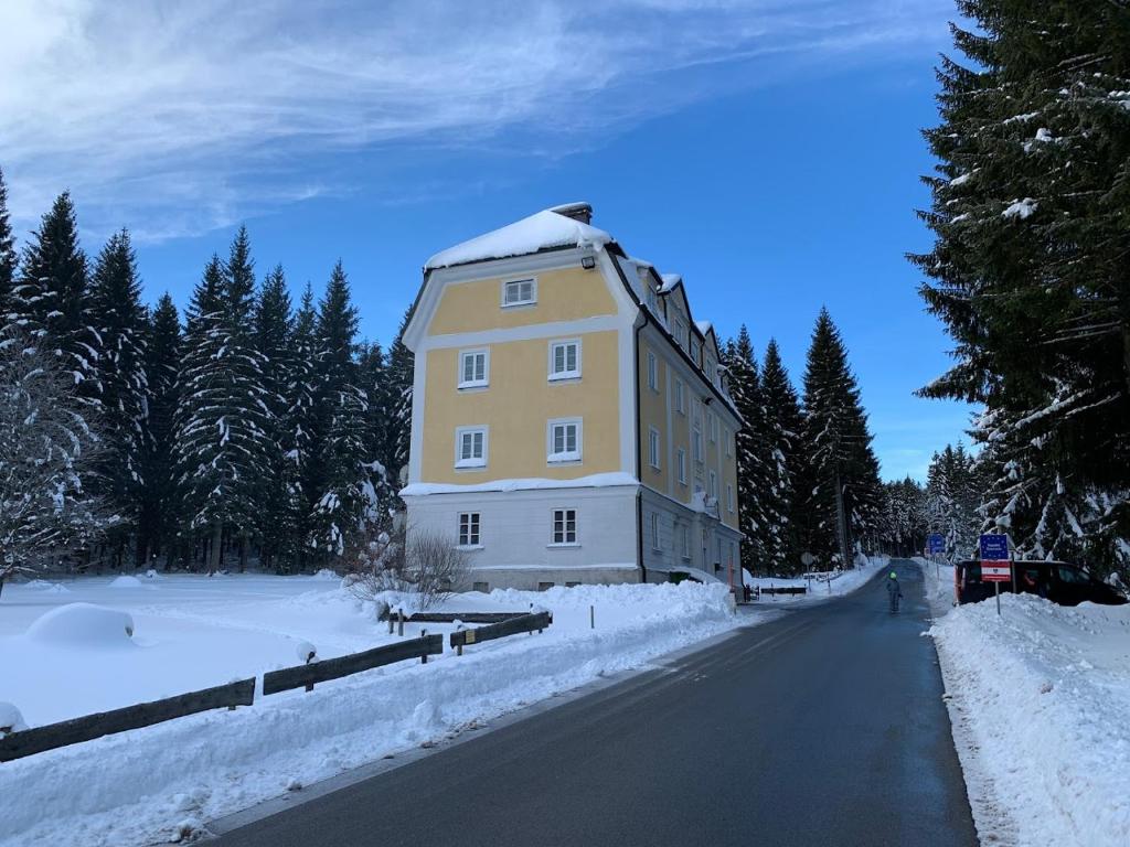 Schöneben Apartment Zollhaus during the winter