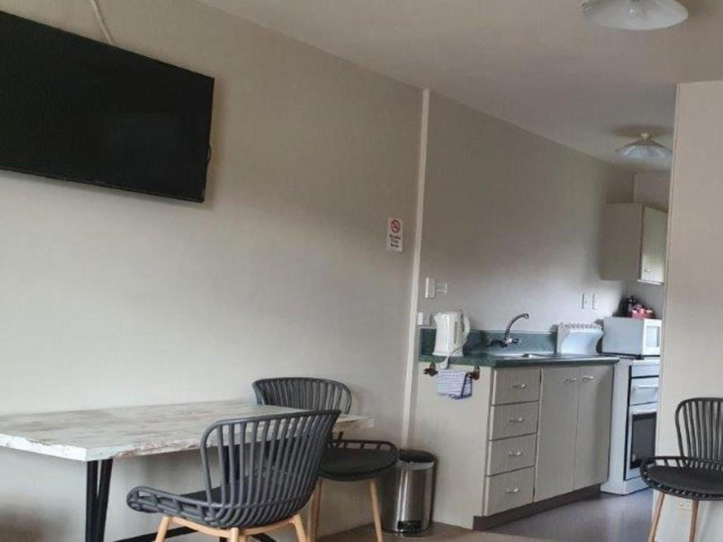 Kuchyň nebo kuchyňský kout v ubytování Ashburton's Regency Motel