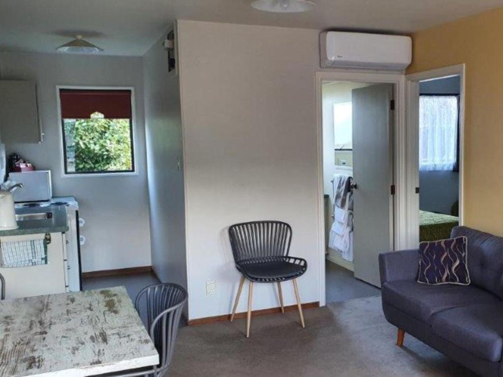 Posezení v ubytování Ashburton's Regency Motel