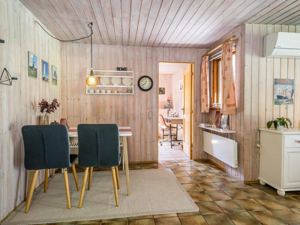 Kuchyň nebo kuchyňský kout v ubytování Holiday home Oksbøl LXXIII