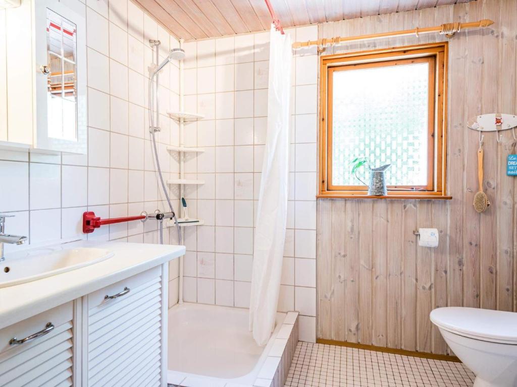 Koupelna v ubytování Holiday home Oksbøl LXXIII