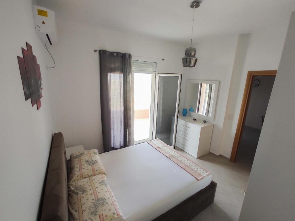 Modern Apartament between sea and mountain - Imazhi 11